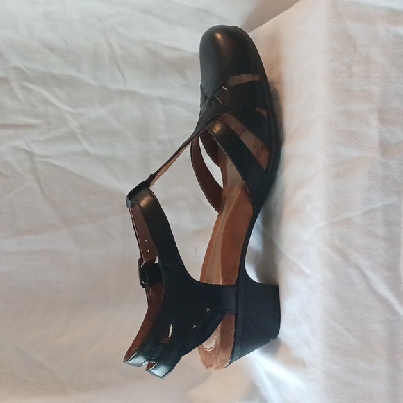 Rockport Cobb Hill collection Aubrey CH t strap heels - Picture 8 of 12